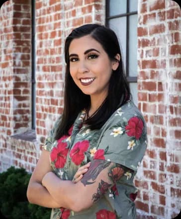 Isabel Cervantes, founder Isa Paints.