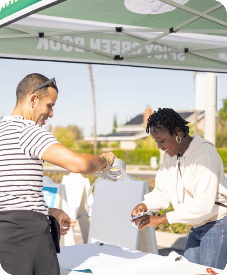 People working at the stand of Spicy Green Book