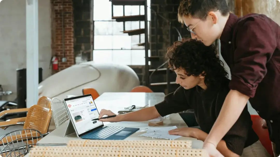 Article Young People Doing Something On A Laptop