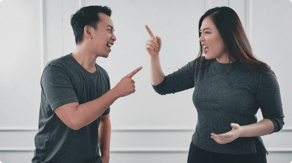 Man In Gray Crew Neck Shirt Arguing With Woman In Black Crew Neck Long Sleeve Shirt Mv38tb Ljj8