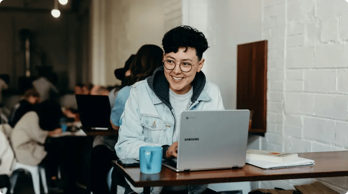 Woman With Glasses Sitting In Caffee Shop With Samsung Laptop