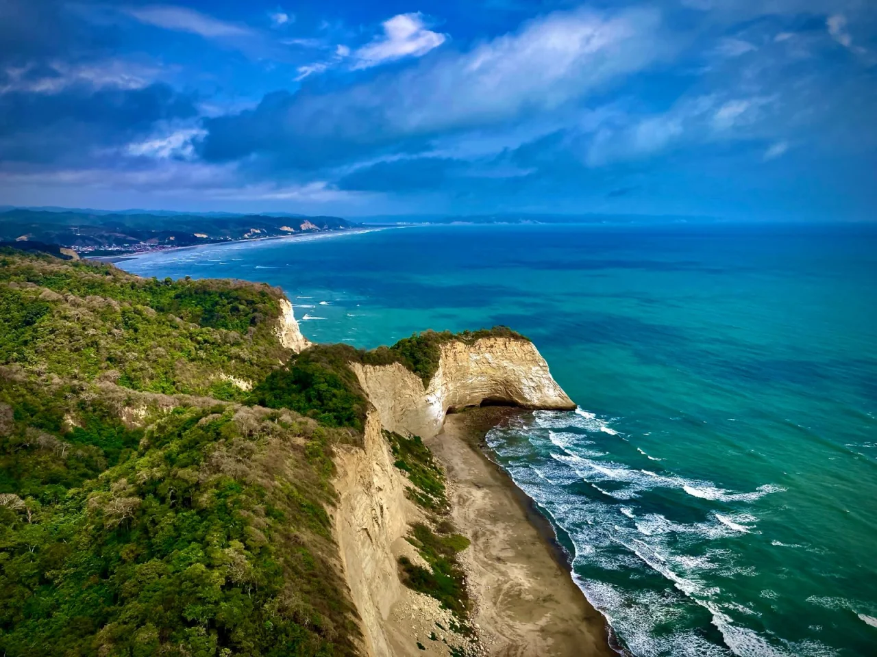 a bird-eye view on a shore with cliffs