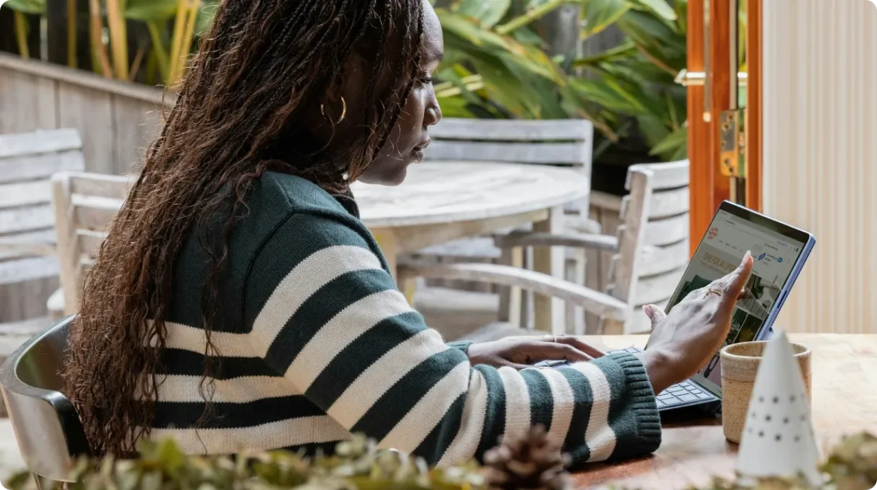 Peo Vs Payroll Woman Laptop